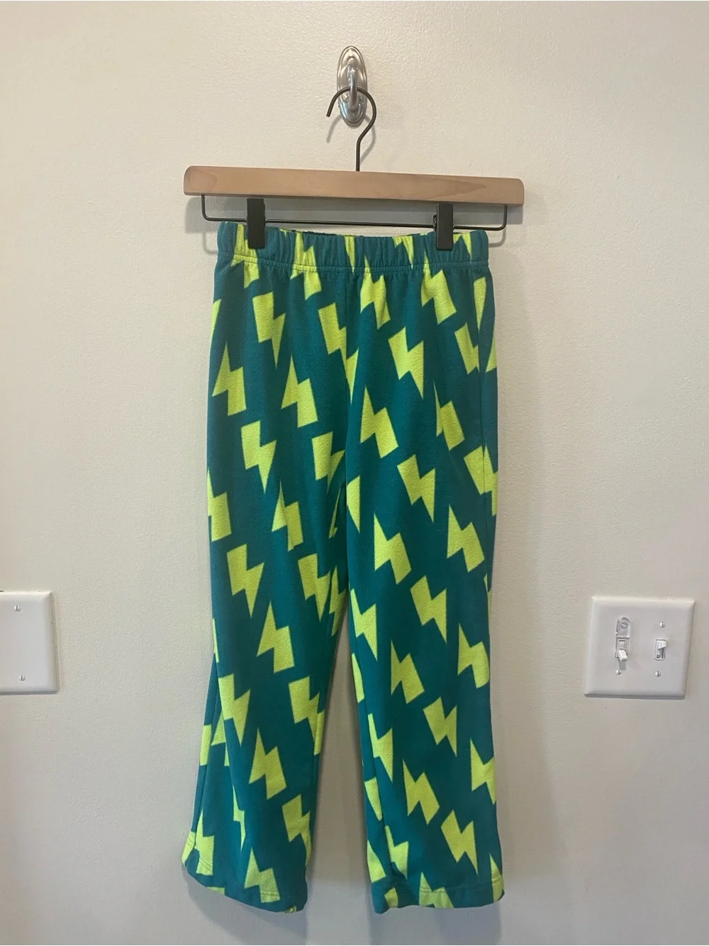 Crewcuts fleece pajama pants in boys size Small 6-7 years Lightning bolt print